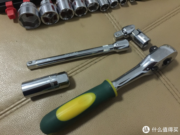 我的爱车生活 篇二:实用棘轮扳手套装及更换火