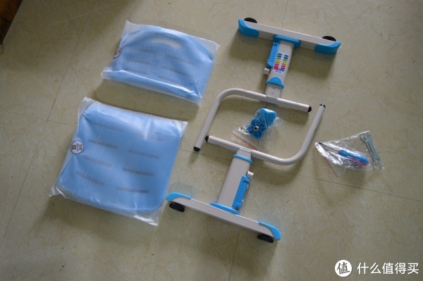 儿童学习桌安装步骤 598d993ba26142611.jpg_e600.jpg