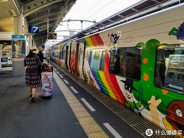 别总去东京,日本这个地儿人少,猫岛和古温泉都